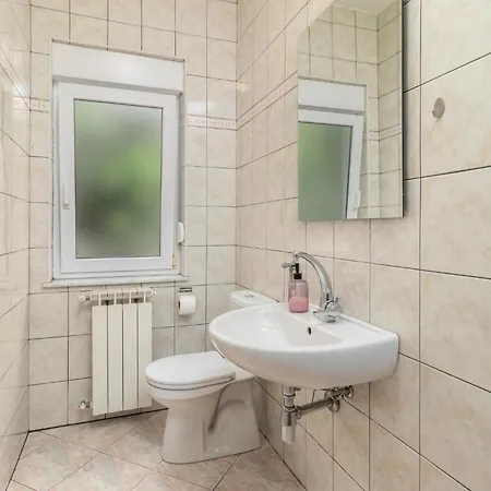 Apartment 2 Bedroom Gorgeous In Pobri