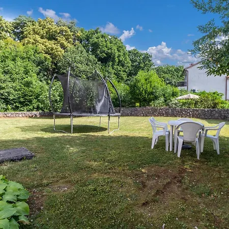 Apartment 2 Bedroom Gorgeous In Pobri *