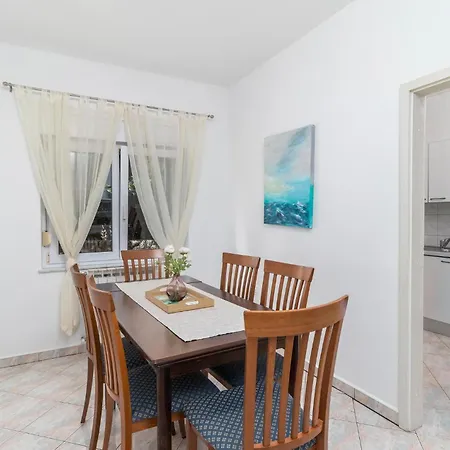 Apartment 2 Bedroom Gorgeous In Pobri *