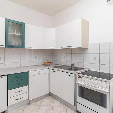 2 Bedroom Gorgeous In Pobri * Volosko