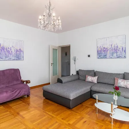 2 Bedroom Gorgeous In Pobri Apartment *