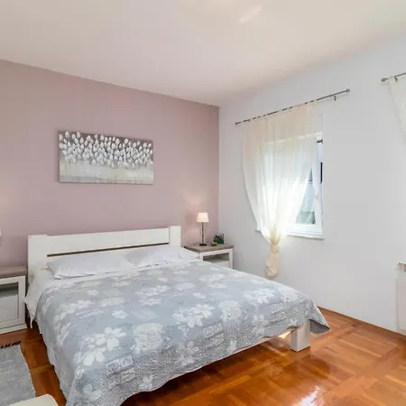 2 Bedroom Gorgeous In Pobri *