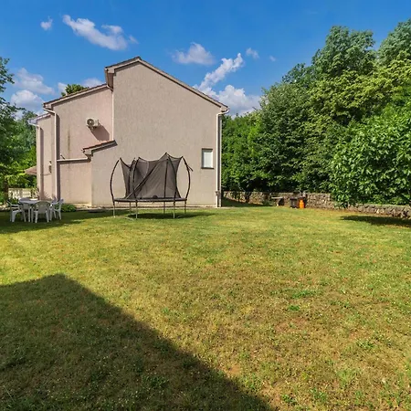 2 Bedroom Gorgeous In Pobri * Volosko